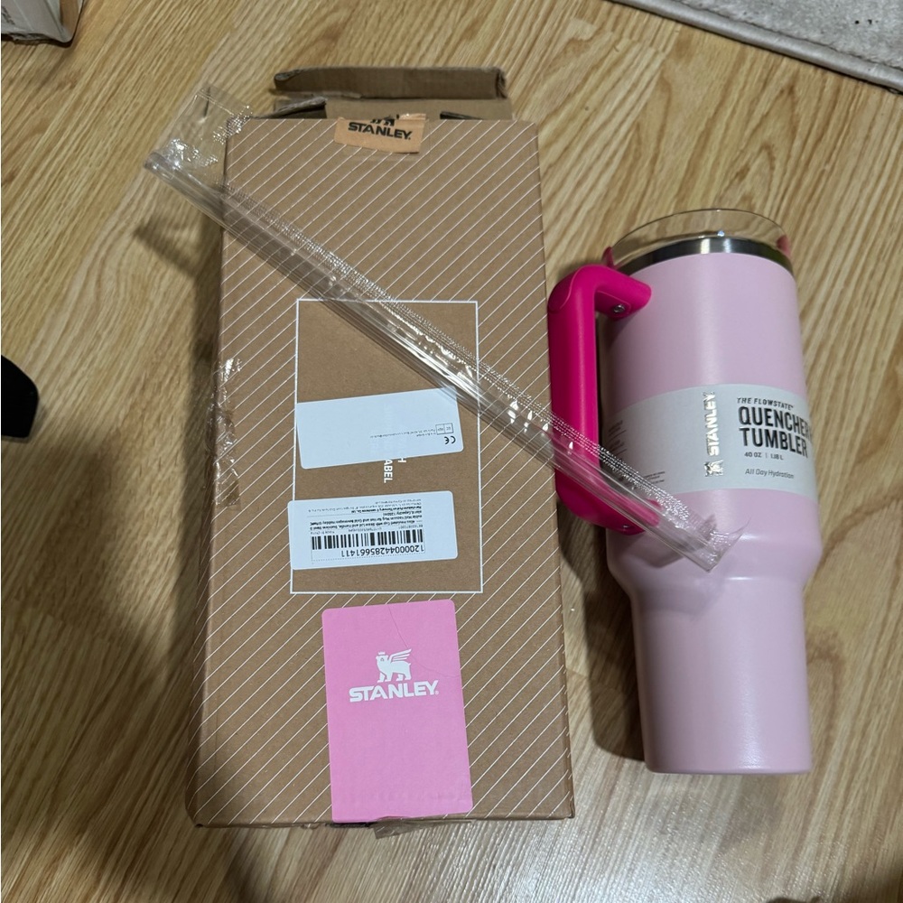 NWT-1-multicolored pink 40 ounce Stanley quencher H2O Tumblr